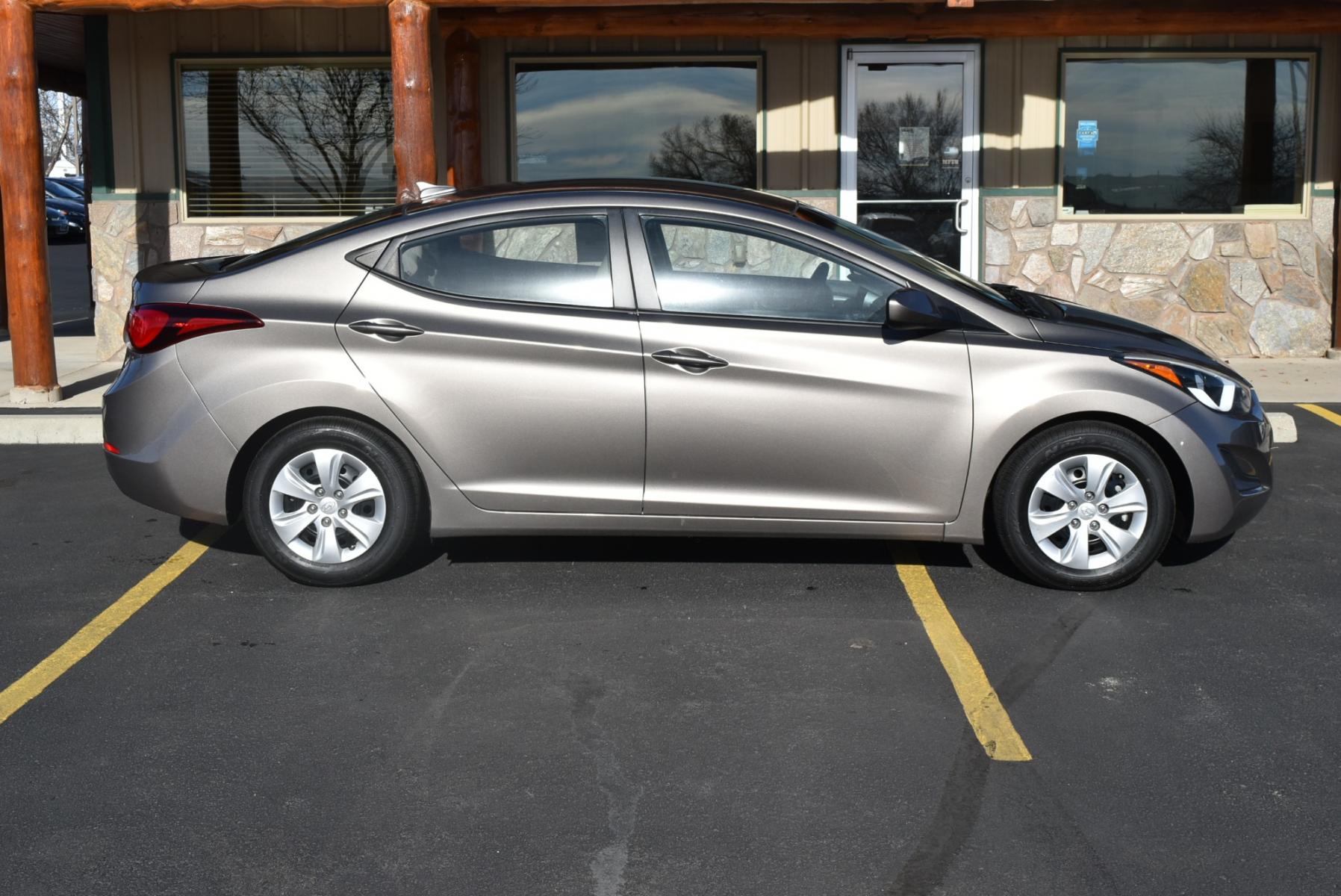 2016 Bronze Hyundai Elantra SE (5NPDH4AE3GH) with an 1.8L 4 Cyl engine, 6-Speed Automatic transmission, located at 1600 E Hwy 44, Rapid City, SD, 57703, (605) 716-7878, 44.070232, -103.171410 - Photo #4